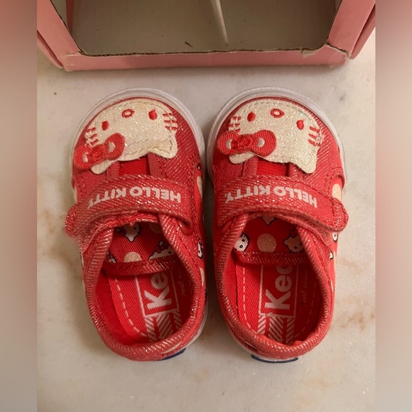 Hello Kitty Kids Sneakers - Red and White - Picture 2 of 10